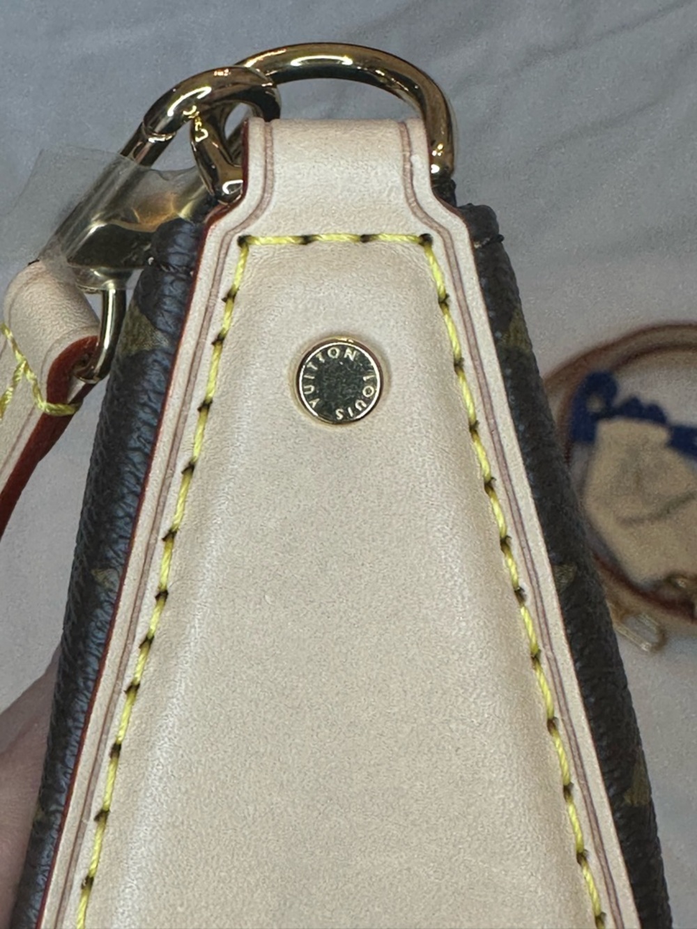 Louis Vuitton Pochette Tirette Crossbody - Picture 8 of 16